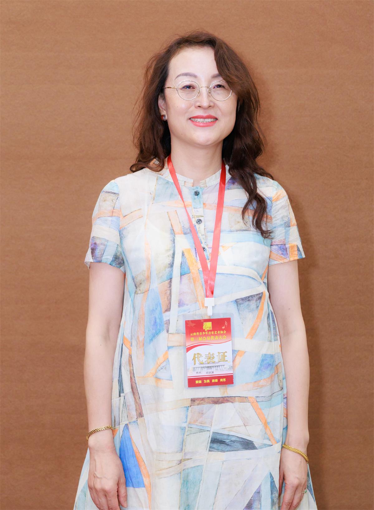 胡骐讌.jpg